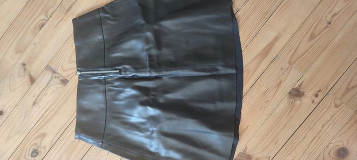 Jupe en simili cuir - photo numéro 2