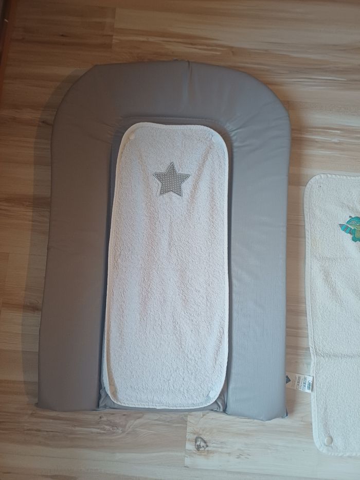 Matelas à langer + 3 protections - photo numéro 8