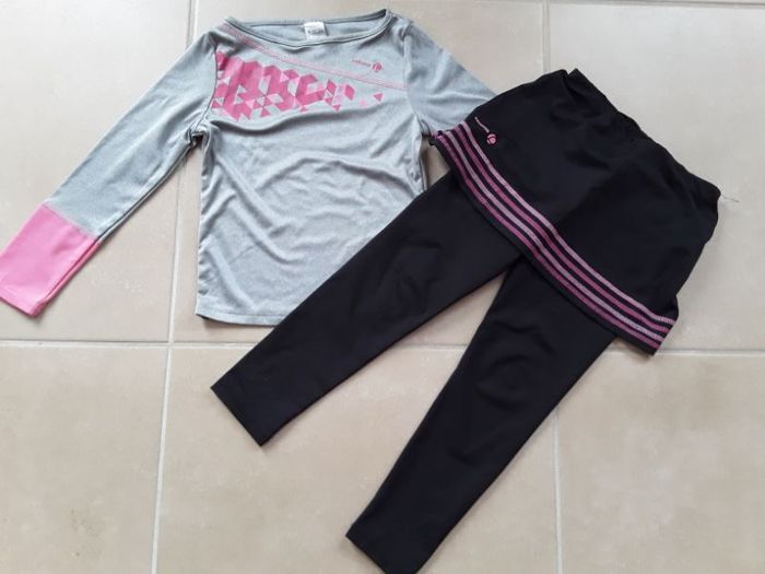 Ensemble survêtement pour le tennis fille 6 ans TBE