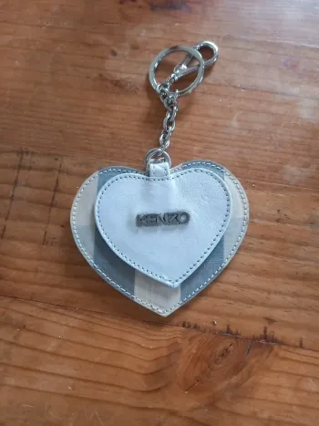 Superbe porte clé Kenzo