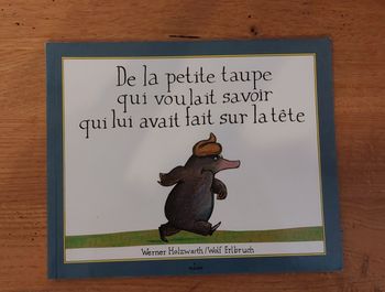 De la taupe qui voulait savoir qui lui avait fait sur la tête