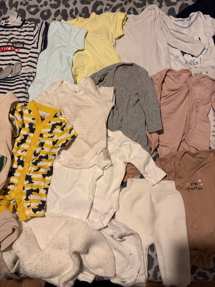 Lot body bebe - photo numéro 2