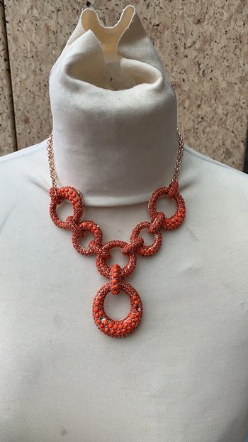 Collier ras de cou rouge avec pièce de rechange