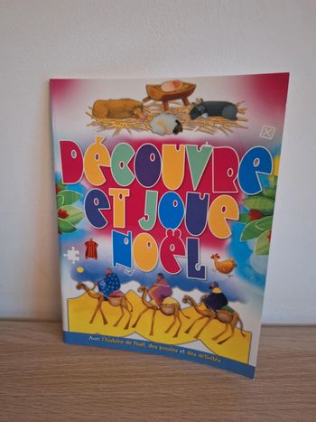 Livre activités découvre et joue Noël