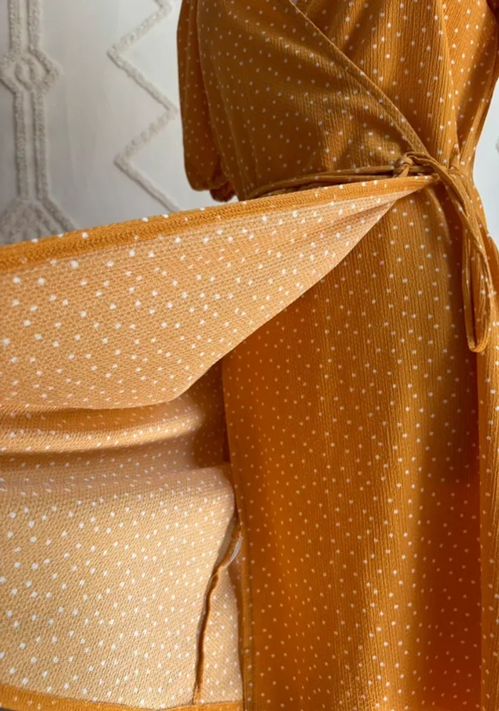 Robe portefeuille moutarde à pois MANGO – coupe cache-cœur, manches bouffantes, taille XS - photo numéro 7