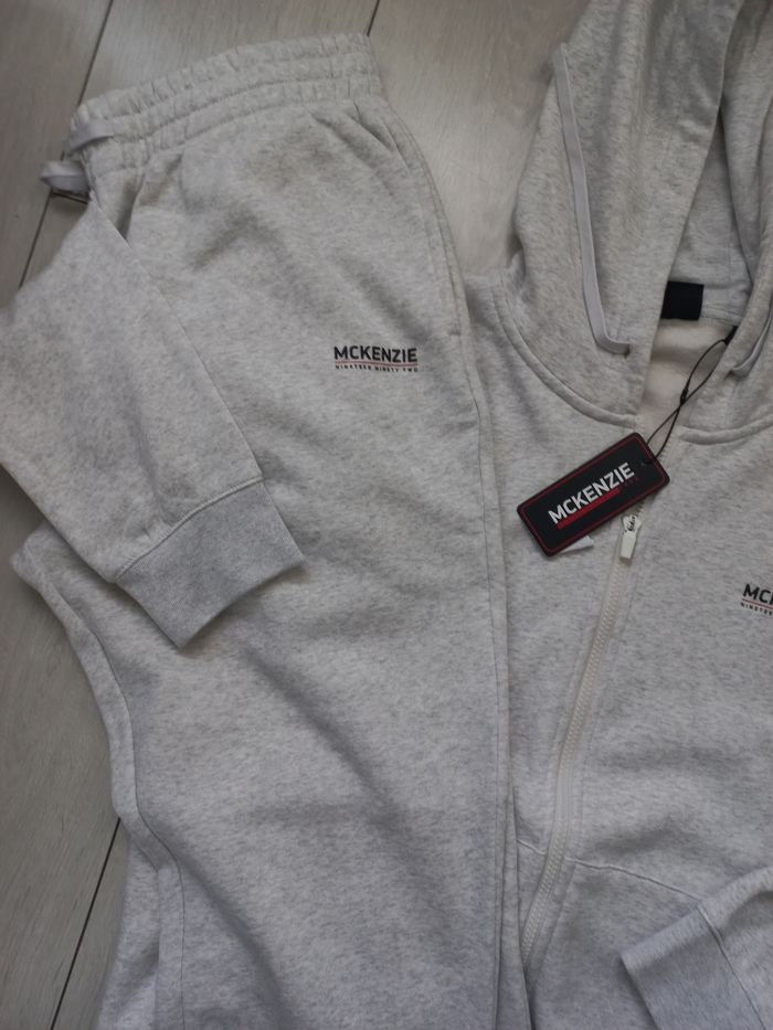 Jogging tout neuf - photo numéro 3