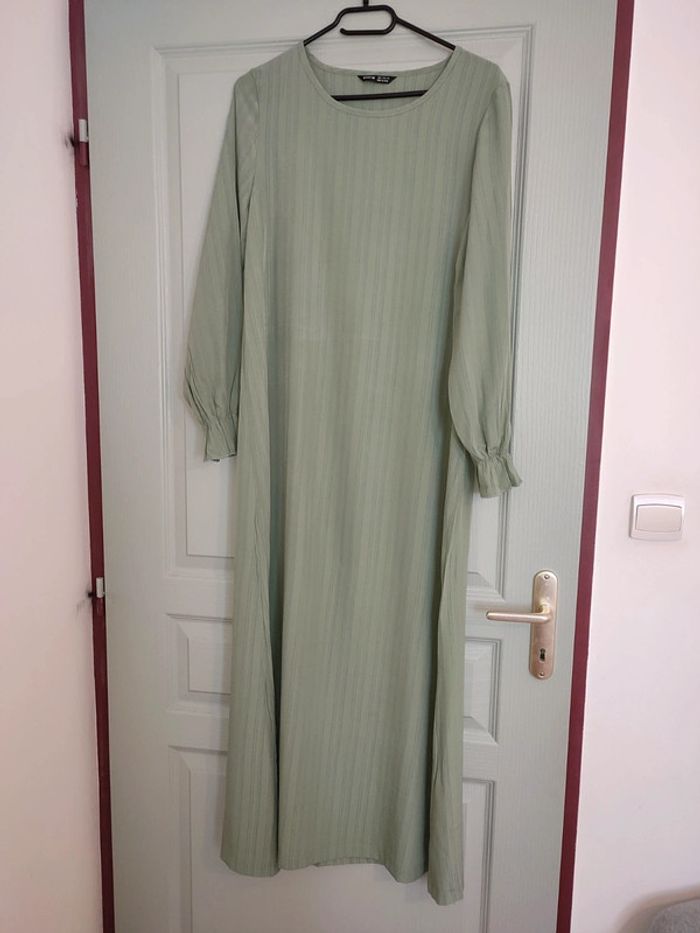 Abaya taille S, détails manches poignet chouchou