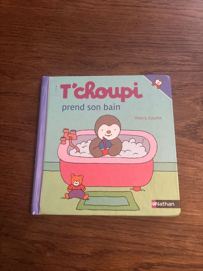 Livre Tchoupi prend son bain