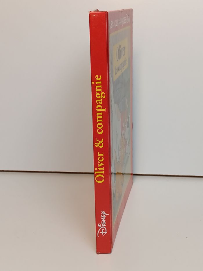 Livre les classiques Disney Oliver et compagnie
96 page - photo numéro 2