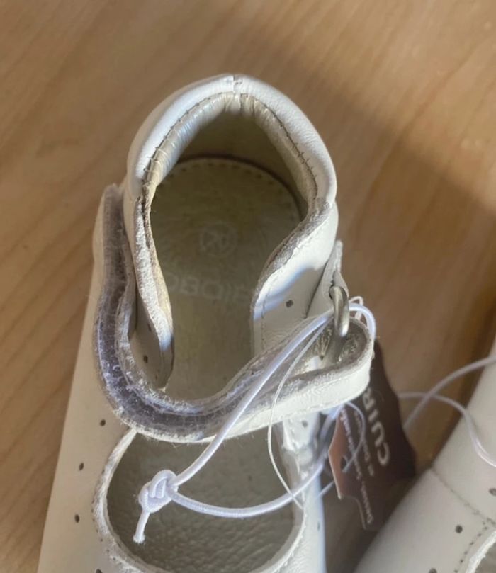 Chaussures ballerines babies pointure 20 en cuir neuve val 35,9 - photo numéro 3