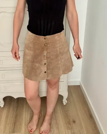 Superbe petit jupe marron Camel bas pétale Etam en cuir daim et boutons taille 36 , S , 1
