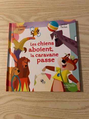 Les chiens aboient la caravane passe 