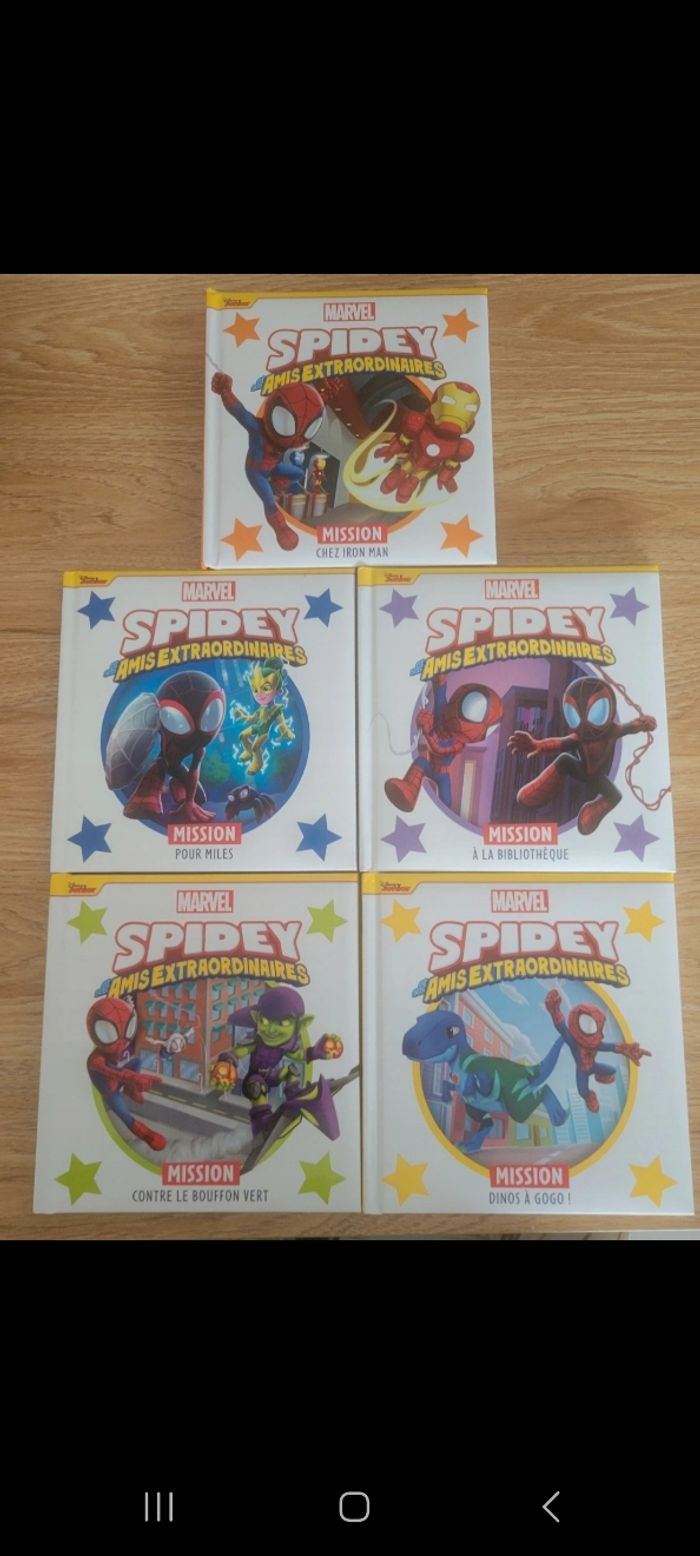 Lot de 5 livres marvel