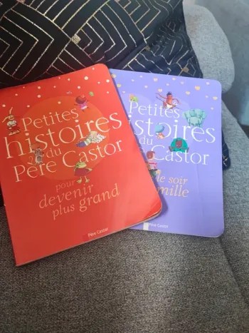 Lot 2 livres petites histoires du Père castor