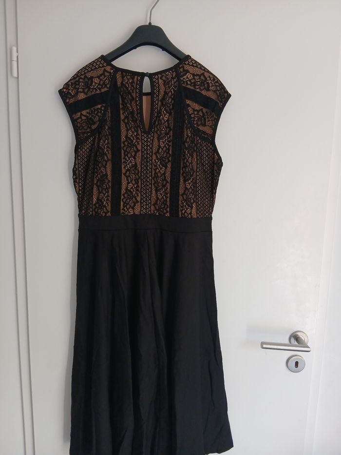 Robe noire - photo numéro 3