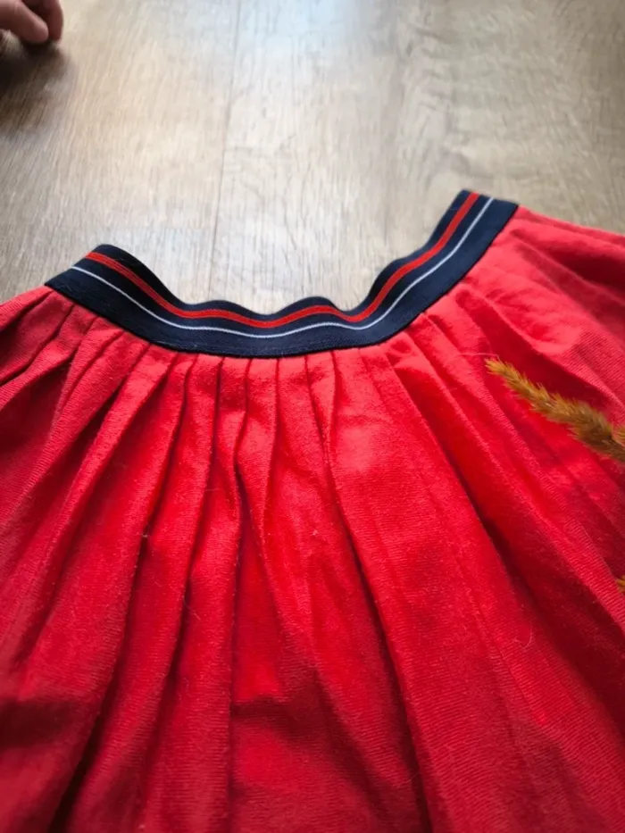 Jupe rouge - photo numéro 2