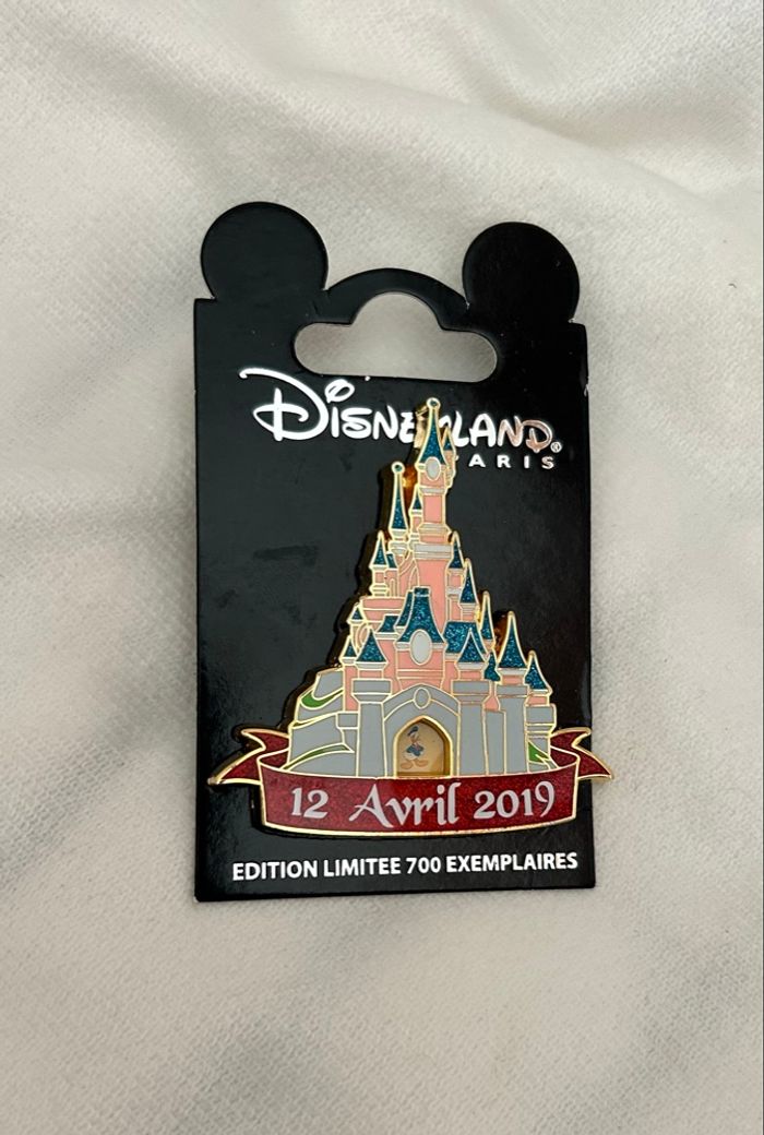 Pin’s Officiel Disneyland Paris Édition limitée 2019