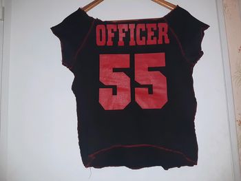 Tee-shirt noir et rouge "officiel"