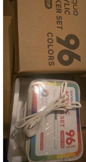 La boite Languo de 96 feutres acryliques