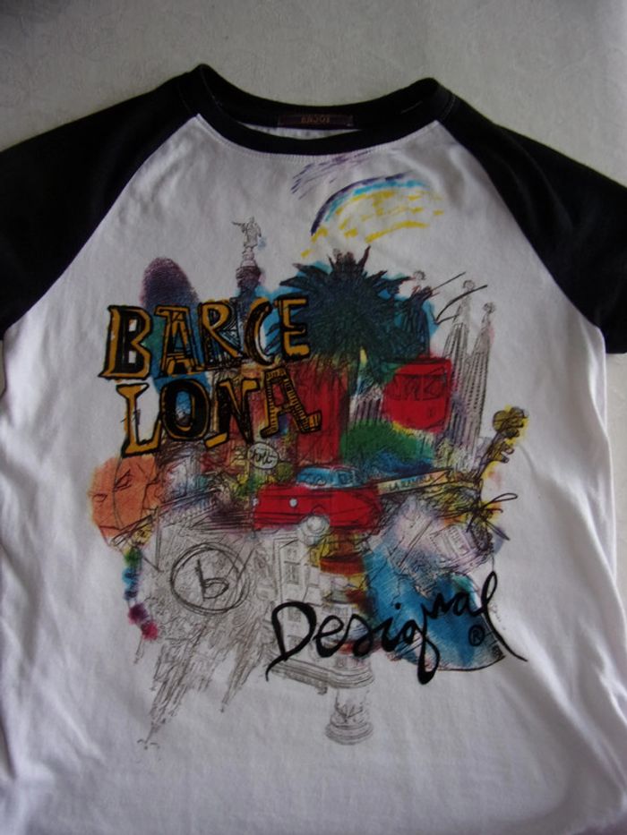 Très beau Tee Shirt Desigual 9/10 ans Barcelona