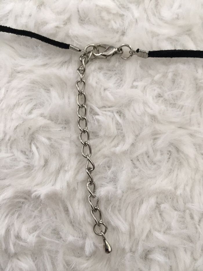 150-Collier lacet velours boule argentée NEUF - photo numéro 3