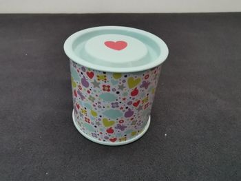 Petite boite avec cœur et petits motifs pastels