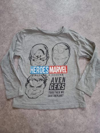 Tee-shirt Avengers 5/6 ans