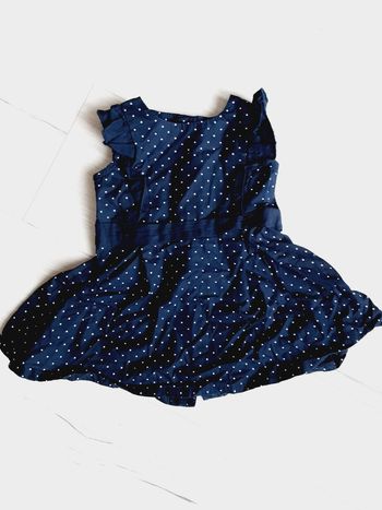 Vêtement bébé fille robe bleue marine à pois blancs Kiabi 9 mois
