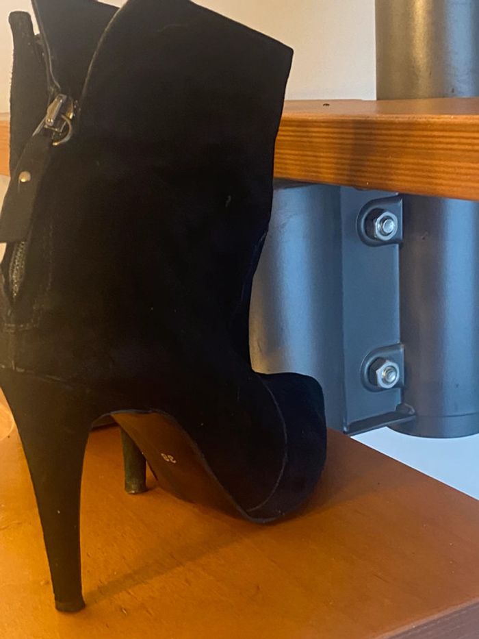 Bottine daim chic  à talon - photo numéro 2