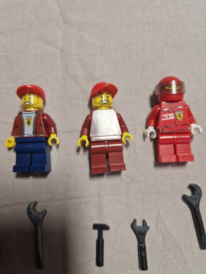 Lot figurines lego Ferrari - photo numéro 4