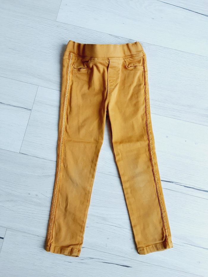 Vêtement fille pantalon tregging type jean moutarde Okaïdi 4 ans