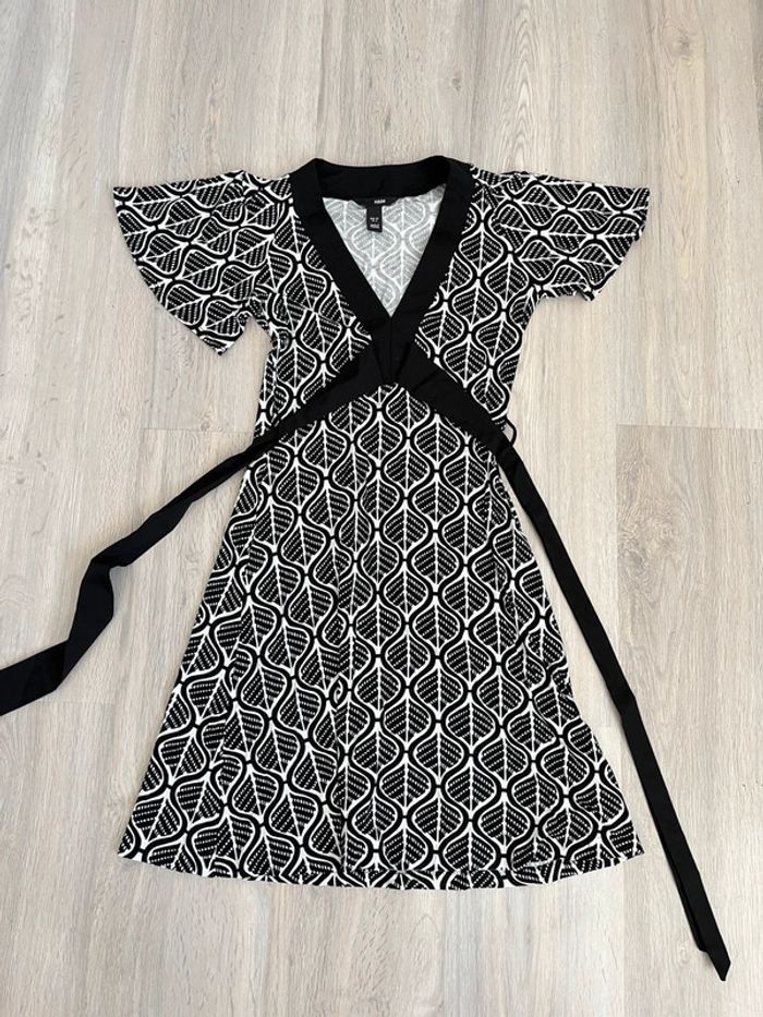 Robe noire et blanche