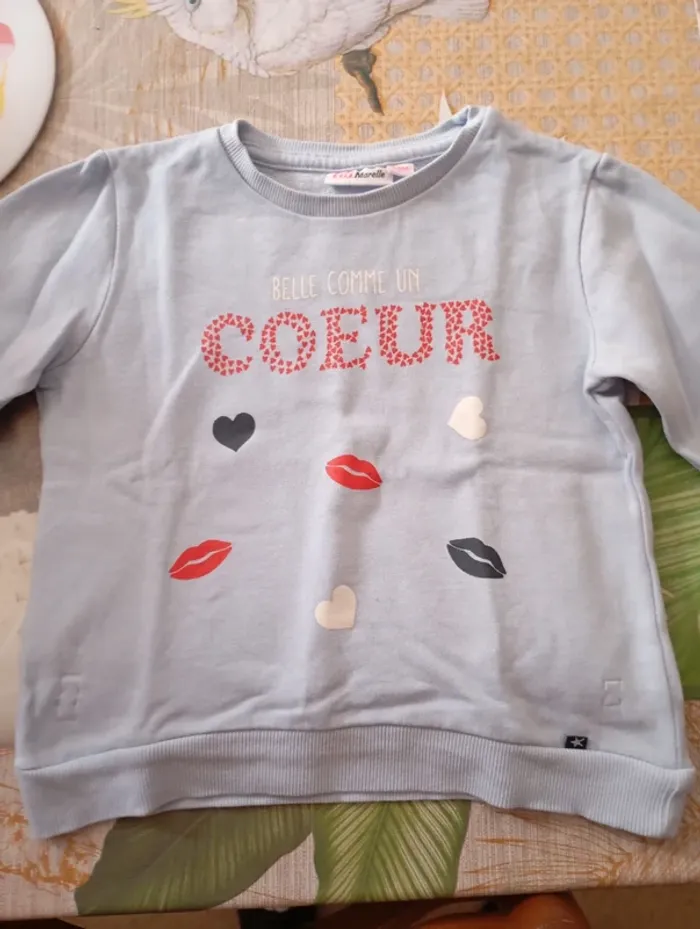Sweath fille (belle comme un cœur)taille 5 ans (338)