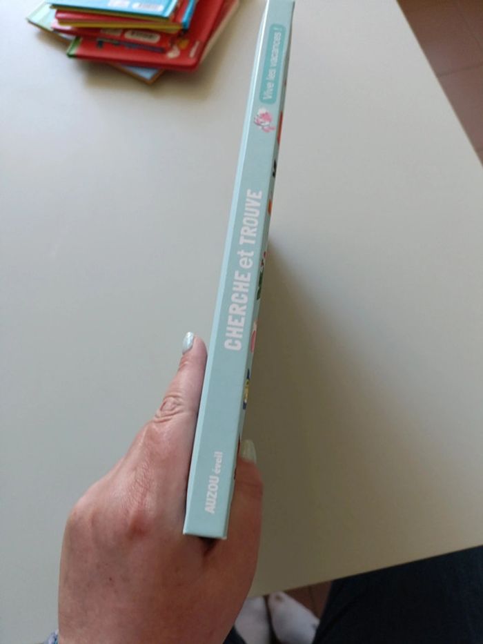 Livre p'tit loup cherche et trouve vive les vacances Auzou éveil - photo numéro 2