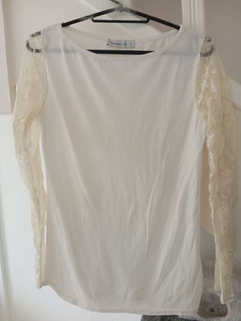 Haut blanc manche dentelle