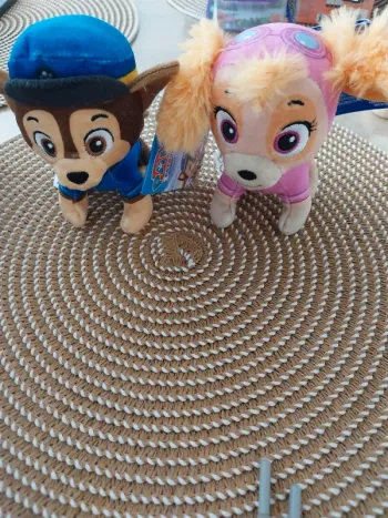 Lots 2 peluches Paw Patrol