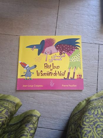 Livre petit loup et la sorcière de Noël