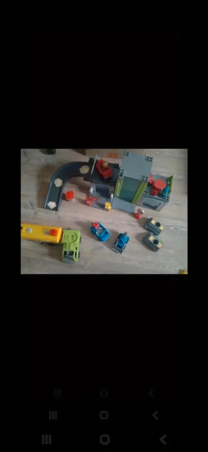 Garage + circuit voitures enfant avec accessoires