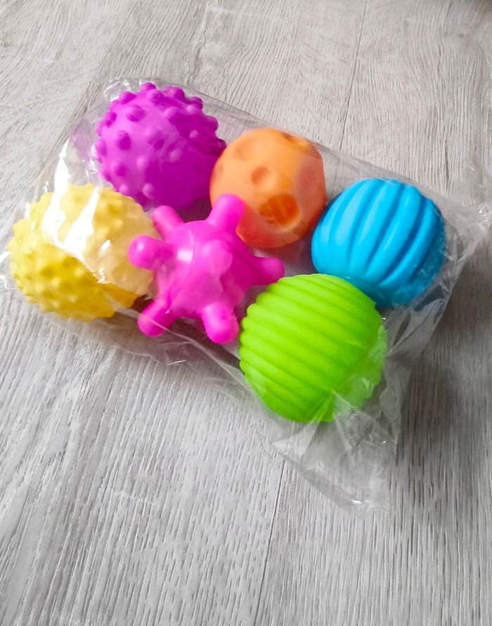 💛 NEUF 💚 Lot de 6 balles sensorielles - photo numéro 2