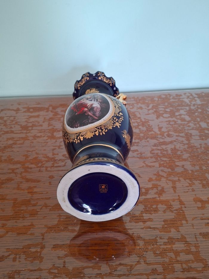 Vase antique décoratif en porcelaine - photo numéro 4