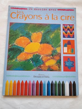 Je dessine avec les crayons à la cire
