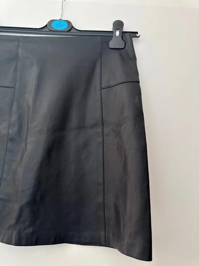 Minijupe noire en similicuir synthétique Amisu - photo numéro 2