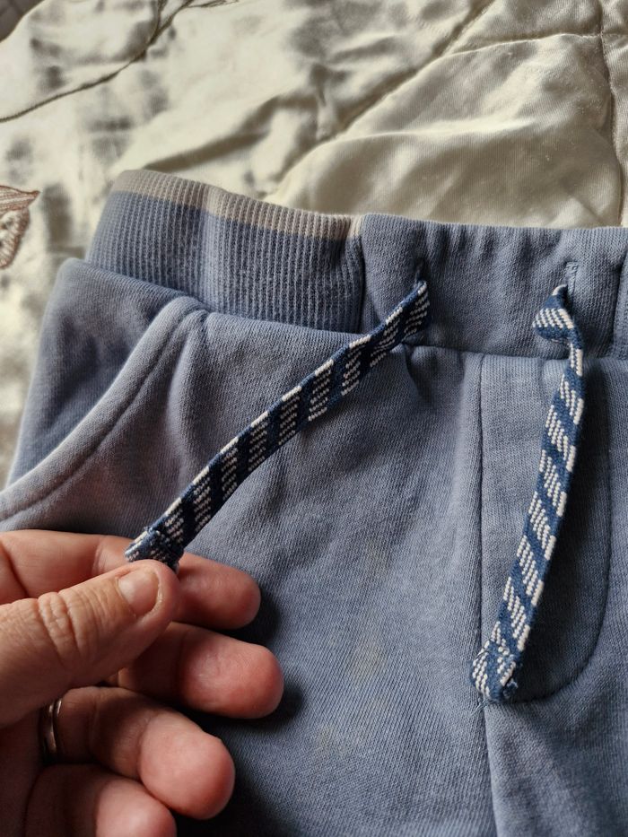 Beau pantalon style jogging taille réglable - photo numéro 2