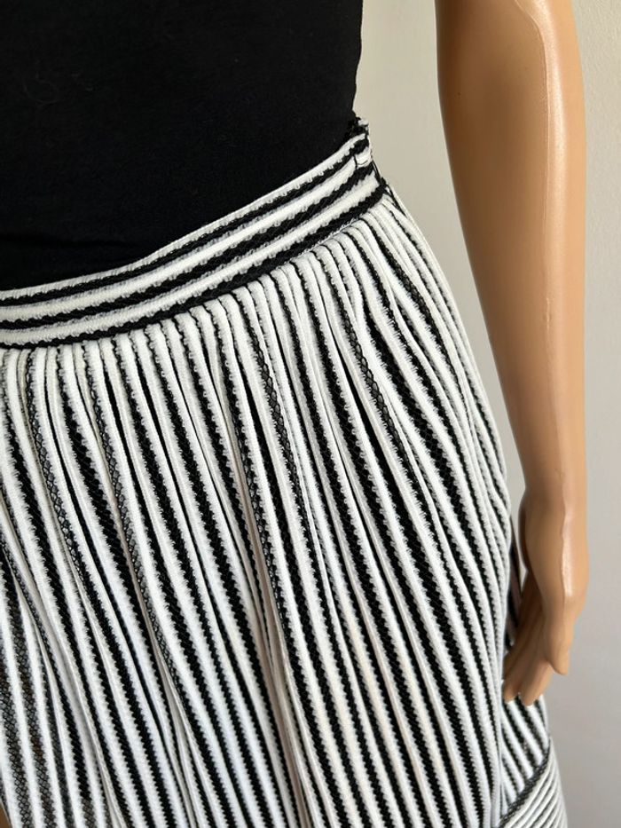 Jupe mi longue patineuse blanche et noire WE taille S TBE - photo numéro 6