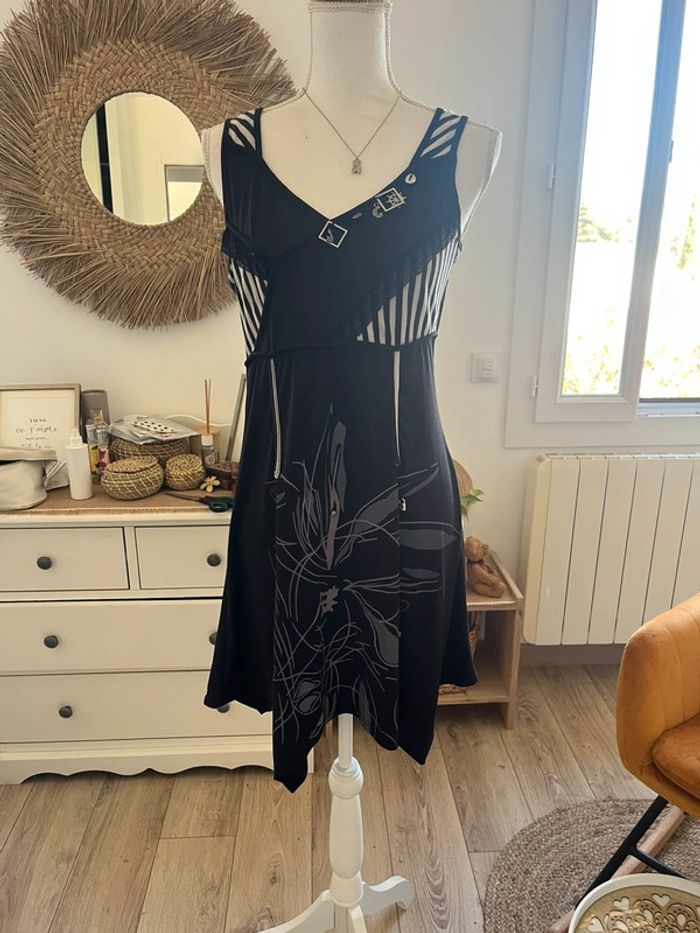 Robe d’été plage coupe trapèze sans manches taille unique jusqu’au 40