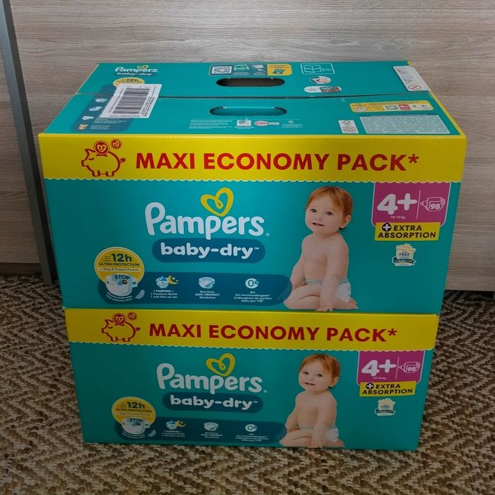 Lot couches Pampers baby dry taille 4+