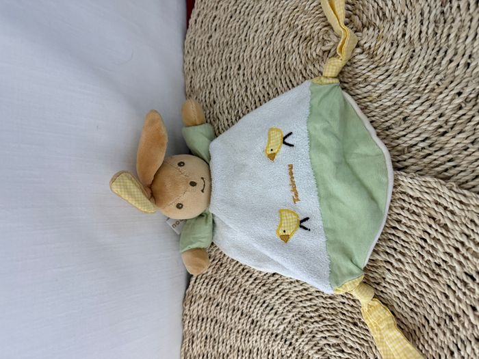 Doudou lapin plat blanc vert vichy jaune TAKINOU