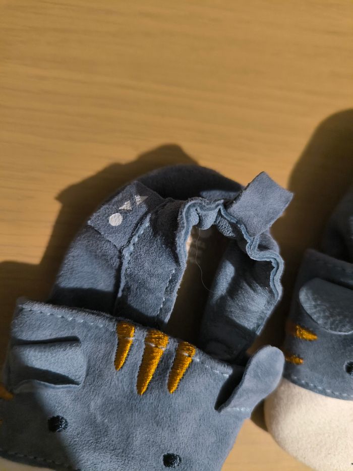 Jolies chaussons bébé neuf - photo numéro 2