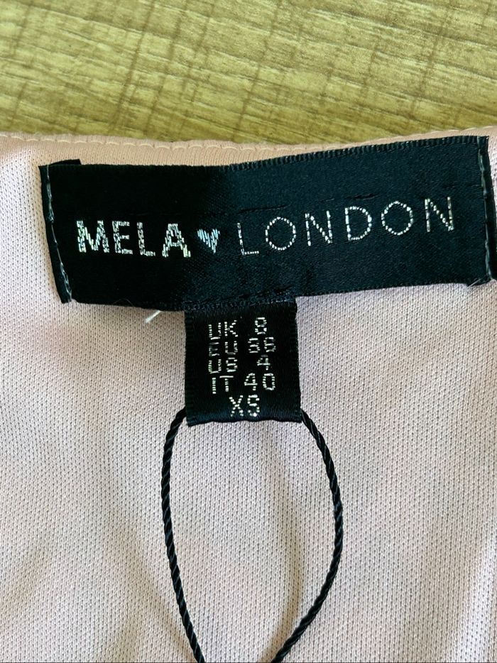 Robe rose en dentelle Mela London taille européenne 36 jamais portée - photo numéro 9