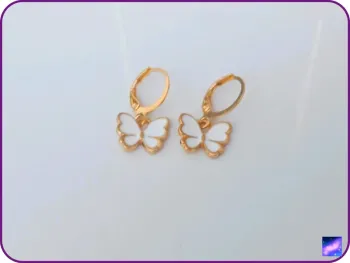 Créoles papillon doré émaillé – style raffiné tendance